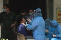 Ca mắc COVID-19 ở Thanh Hóa ho và nôn ra máu trước khi dương tính