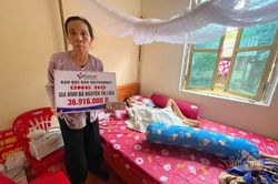 Gần 40 triệu trao cho cháu Ngọc Vân bị tai nạn nằm liệt giường