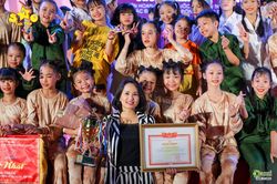 Cô giáo dạy thanh nhạc Thanh Thủy: Sân khấu sẽ giúp các em thêm tự tin