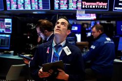 Bitcoin kéo tụt S&P 500, Dow Jones tăng mạnh nhờ cổ phiếu Boeing