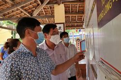 Ông Trần Mạnh Dũng kiểm tra công tác chuẩn bị bầu cử tại TP. Cam Ranh