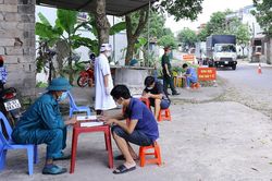 Kiểm soát chặt người về từ vùng dịch