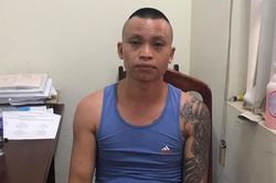 Đấm cán bộ kiểm soát dịch, vượt chốt đi vào nhà người quen chơi