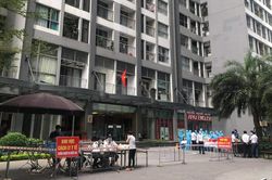 Tạm phong tỏa tòa Park 11 Times City vì nghi có ca mắc Covid-19