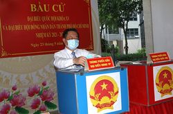 Đồng chí Nguyễn Trọng Nghĩa tham gia bầu cử tại TP Hồ Chí Minh