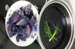 Luộc bắp cải tím, tưởng dễ như là kẻ thù với hội ghét bếp
