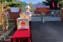 Công ty Truyền tải điện 2 tổ chức cho CBCNV đang được cô lập tham gia bầu cử