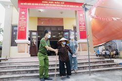 Những hình ảnh ấn tượng, xúc động trong Ngày bầu cử