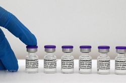 Dịch COVID-19: Australia đặt mua thêm 40 triệu liều vaccine Pfizer