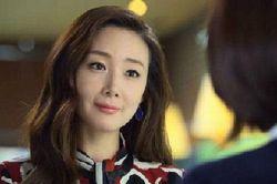 Lỡ có thai nhưng gia đình bạn trai chối bỏ, 5 năm sau tôi cười khẩy khi thấy mẹ anh khóc lóc trước cửa van xin