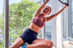 Cô giáo dạy pilates nổi tiếng đa tài