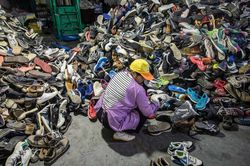 Đằng sau xu hướng mặc đồ cũ, mua hàng second hand của giới trẻ