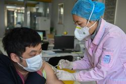 Dịch Covid-19: Trung Quốc dự kiến đạt kỷ lục 500 triệu mũi tiêm vaccine