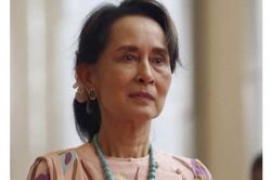 Myanmar: Bà Aung San Suu Kyi xuất hiện tại tòa