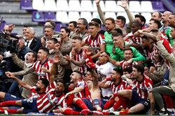 Atletico Madrid lên đỉnh La Liga