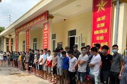 Bắt quả tang 40 dân chơi 'đập đá' trong quán karaoke