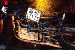 Hy hữu bị cuốn vào gầm xe tải đi 20km chỉ bị xây xát