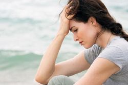 Tôi áp lực vì mẹ liên tục hối thúc gửi tiền về báo hiếu