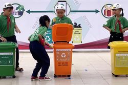Tìm lời giải cho 'bài toán' rác thải nhựa
