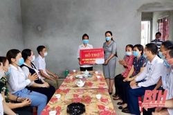 Bàn giao Nhà đại đoàn kết cho gia đình có hoàn cảnh đặc biệt khó khăn tại xã Đông Thịnh