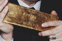 Giá vàng miếng sụt 200.000 đồng/lượng