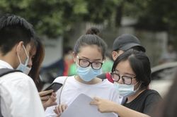 Dịch COVID-19 căng thẳng, có nên chia kỳ thi tốt nghiệp THPT thành 2 đợt?