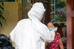 Truy vết, xét nghiệm 31 trường hợp liên quan bệnh nhân Covid-19 tại phường Khương Trung