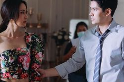 Gặp vợ cũ, chồng 'lờ đi', sau đó điếng người trước màn 'chạm trán'