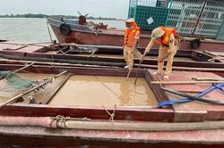 Ninh Bình: Bắt quả tang 4 thuyền hút trộm cát
