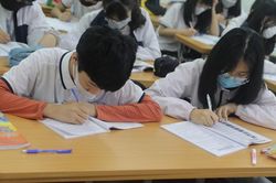 'Ngậm ngùi' điều chỉnh hình thức, thời gian tuyển sinh lớp 6