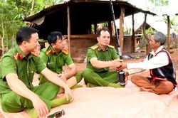Công an tỉnh Gia Lai thu hồi hàng trăm vũ khí, vật liệu nổ