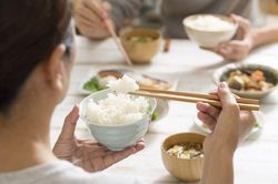 Bí quyết ăn cơm giúp người Nhật sống lâu