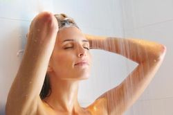 Thói quen khiến mái tóc nhuộm bị hỏng mà bạn không biết
