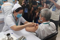 288.000 liều vaccine COVID-19 vừa về đến TP.HCM