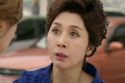 Con rể tự nhiên mang tôm hùm sang biếu, cuộc gọi khẩn của con gái khiến tôi nghẹn ứ