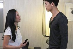 Mỗi tháng đưa 20 triệu vợ vẫn cho ăn đạm bạc, chồng âm thầm điều tra để rồi nghẹn đắng với thứ cô giấu trong túi xách