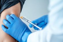 Vaccine COVID-19 có thể xuất hiện phản ứng chậm tại chỗ tiêm