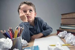 Vì sao không nên giao bài tập hè cho trẻ?