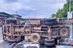 Tông xe liên hoàn trên Quốc lộ 26 gây tắc cục bộ