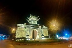 Cổng thành cổ Vinh lần đầu tiên đẹp lung linh dưới ánh đèn