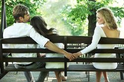 Chồng ngoại tình để vợ ghen hay... thèm của lạ?