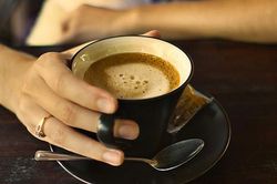 Uống cà phê không đúng cách gây hại sức khỏe
