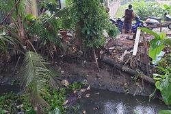 Phát hiện thi thể người đàn ông nổi trên kênh