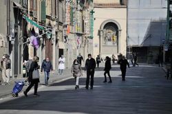 Tòa án Italy gây phẫn nộ vì săm soi nội y đỏ của nạn nhân bị hiếp dâm