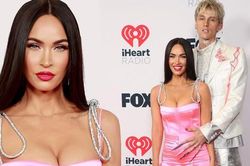 Megan Fox mặc tôn ngực nóng bỏng, sánh đôi tình tứ bạn trai trên thảm đỏ