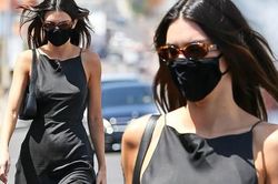 'Siêu mẫu đắt giá nhất thế giới' diện mốt không nội y, váy 2 dây như fashionista trên phố