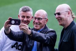 MU 'thưởng' Solskjaer hợp đồng 3 năm, mang về 4 tân binh