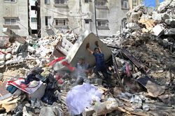 Thăm hỏi tu nghiệp sinh Việt Nam sau chiến sự Israel-Palestine