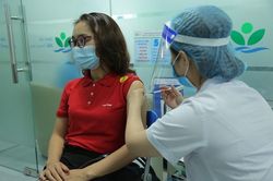 Petrovietnam trao ủng hộ 50 tỷ đồng cho Quỹ vắc xin phòng Covid-19