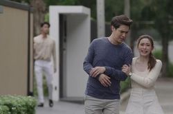 Tinh mơ tỉnh dậy không thấy chồng, tôi chạy vội đi tìm, thấy đôi dép trên cầu, tôi bật khóc thì nghe tiếng đáp: 'Anh ở đây!'